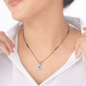 Collier torsadé en or orné d'un cœur Mangalsutra - Product Image 3