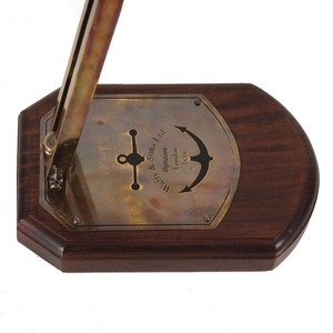 Lupa Grande de Latón con Base de Madera, Modelo Decorativo, 36.8Lx19.1Wx71.1H cm - Product Image 4