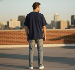 เสื้อยืดโอเวอร์ไซส์ผู้ชาย ผ้าฝ้ายออร์แกนิค 100% สไตล์ลำลอง คอกลม ดีไซน์สตรีทแวร์ พร้อมเทคนิคการฟอกสี  โลโก้ด้านหน้า - Product Image 4