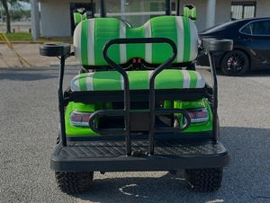 Nous Fournissons des Voitures de Golf Électriques de 2 à 6 Places Moteur 4KW Batterie 48V-72V Écran Tactile LCD Freins Hydrauliques Vitesse Maximale de 30 km/h 50-70 km - Product Image 6