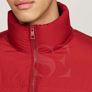 Chaqueta acolchada personalizada para hombre con estilo informal Cuello con capucha de lona ligera Cierre de cremallera cálido para uso en invierno al aire libre - Product Image 3