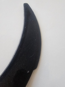 Hacha Tipo A606 con Mango Recubierto, Borde Negro, Zincado, Superficie de Óxido Negro, Hoja de 11 Pulgadas, Mango de Madera y Plástico, 110 g, India - Product Image 3