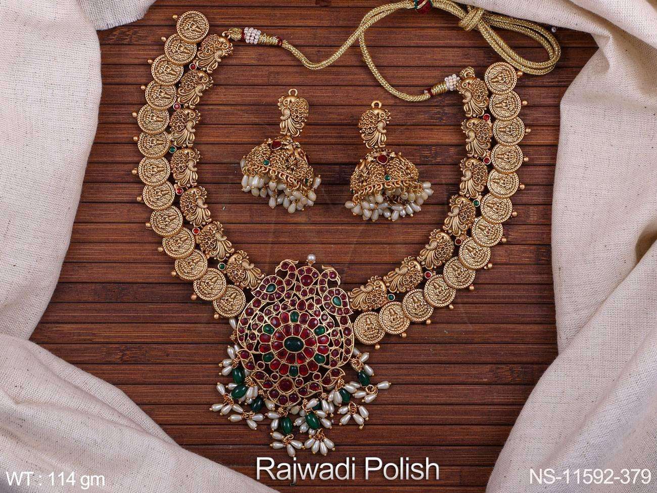 สีเขียวทับทิม