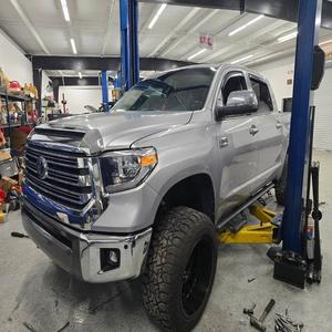 Autos Toyota Tundra bastante usados Velocidad máxima de conducción izquierda y derecha disponible en stock Compre ahora Envío rápido a la venta - Product Image 6