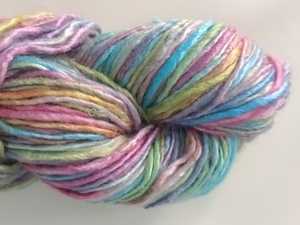 Hilos de seda 100% reciclables ecológicos hechos a medida teñidos en colores suaves de invierno para tejer a mano y reventa de tiendas de hilo - Product Image 6