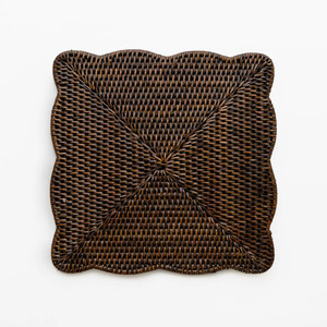 Salvamanteles Cuadrado de Ratán Marrón Oscuro con Borde Festoneado, Plato de Mimbre Tejido para Mesa de Centro - Product Image 4