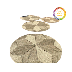 Tapis de décoration de style écologique en jonc de mer séché au soleil, tissé serré et adapté à un usage quotidien dans les espaces commerciaux et domestiques - Product Image 1