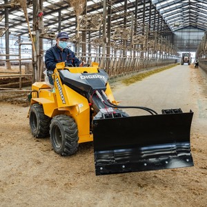 Construção Uso Diesel Garden Farm Forest Machine <span class=keywords><strong>Ride</strong></span> <span class=keywords><strong>on</strong></span> Seat Mini Skid Steer Track Loader com acessórios opcionais - Product Image 4
