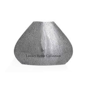 Nouveau Triangle Forme Métal Durable Vase Argent Couleur Fantaisie Look Accrocheur Fleur Vase Brillant Poli Martelé Conception Fournitures - Product Image 1