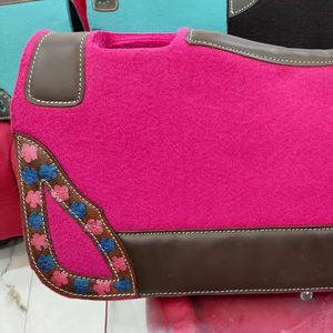 Premium Horse Western Saddle Pad Almohadilla de sillín de fieltro portátil y Premium para caballo en trabajo de cuero Almohadilla de sillín de fieltro de diseño clásico - Product Image 1