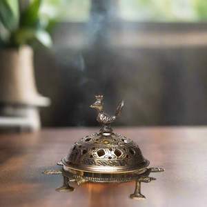 Quemador de incienso de latón con tapa y asa para terapia aromática segura meditación Pooja templo hogar Decoración espiritual - Product Image 1
