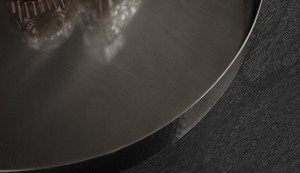Plateau rond en aluminium poli miroir martelé de luxe avec poignée du fabricant et exportateur indien - Product Image 4