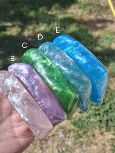 Livraison rapide Bracelet en résine faite de résine naturelle Bijoux en résine colorée personnalisés Bracelet pour femmes Produit le plus vendu - Product Image 3