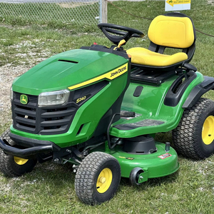 2023 Tondeuse à gazon John Deeres S240 - Product Image 4