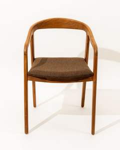 Chaise scandinave en bois du milieu du siècle avec dossier incurvé et rembourrage doux et chaud Sièges élégants pour la salle à manger ou le salon - Product Image 1