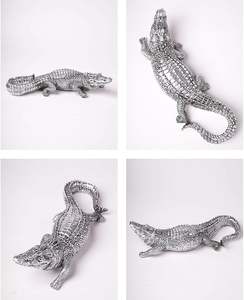 Elegante escultura de Vida Silvestre de cocodrilo hecha de aluminio Diseños artísticos de animales para la decoración del hogar Acentos interiores únicos y elegantes - Product Image 2