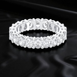 Anillo de Boda de Eternidad Completa con Diamante de Corte Ovalado de Moissanita de 3.00 Quilates E-F/VVS-VS, Hecho en Platino para Mujer - Product Image 2