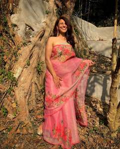 Haute demande Vêtements ethniques Designer Kota Doriya Saree en soie avec chemisier pour filles Partywear Saree disponible à la vente - Product Image 2