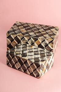 Boîte de rangement rectangulaire Horn & Born en finition multicolore, boîte personnalisée pour la décoration de la table / usage personnel - Product Image 3