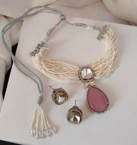 ชุดเจ้าสาวอินเดียสุดหรู ดีไซน์คุนดัน ประดับด้วยเงินชุบและมุก บนวัสดุสแตนเลส กำลังเป็นที่ต้องการอย่างมาก - Product Image 1