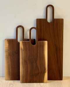 Planche à découper en bois de manguier de style unique avec finition personnalisée trou à poignée Ustensiles de cuisine au prix de gros - Product Image 4