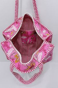 Sac fourre-tout en toile matelassée à fleurs roses pour femmes - Product Image 4