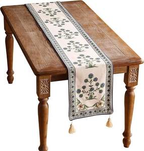 Hermosos caminos de mesa de lino para una elegante mesa de comedor, casa de campo, boda o decoración del hogar con un toque rústico hecho a mano - Product Image 5