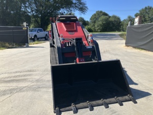 Mini-chargeuse compacte Iron Rhino IR2000 2025 avec moteur Yanmar, pompe et engrenages/moteur - Haute efficacité, garantie 4 ans, livraison gratuite - Product Image 4
