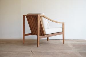 Fauteuil de salon moderne en teck de luxe, fauteuil d'appoint rembourré avec coussin blanc pour salon, hôtel, usage extérieur - Product Image 2