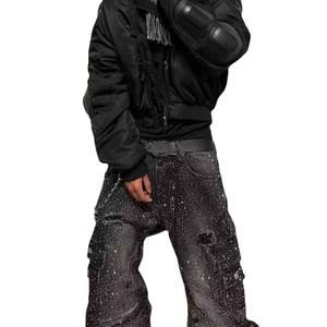 Améliorez votre style streetwear avec des cristaux scintillants de qualité supérieure fixés sur chaque nouveau jean personnalisé orné de strass. - Product Image 3