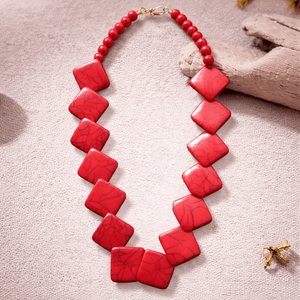 Collier classique en chaînes avec perles carrées cramoisies, motif géométrique bohème doré et chiffres, idéal pour les fêtes et événements religieux, orné de perles de corail - Product Image 1