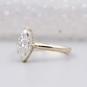 Anillo de Compromiso Solitario con Certificado IGI, Diamante de Corte Marquesa con Halo Oculto, Anillos de Diamantes Certificados - Product Image 2