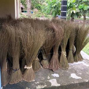 Balai miniature en paille écologique avec manche en bois fait à la main, couleur et logo personnalisés pour un usage domestique et commercial - Product Image 5