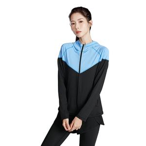 Abrigo de mujer Fitness Yoga deporte protección solar diseño con capucha bolsillo con cremallera diseño empalmado ligero cómodo abrigo de tela elástica - Product Image 4