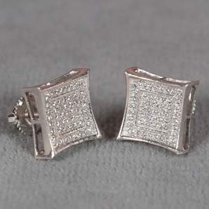 Hermosos pendientes de compromiso y boda con diamantes cultivados en laboratorio de oro blanco de 14 quilates con claridad VVS - Product Image 3