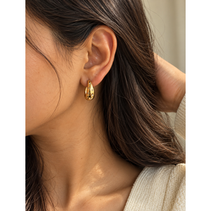 Pendientes de Aro con Diseño de Cúpula Estrellada en Oro de 14k, Chapados en Rodio, Estilo Geométrico Huggie - Product Image 4