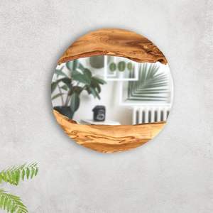 Meilleur miroir en rotin de style boho avec cadre tissé sunburst unique, parfait pour la décoration intérieure moderne et organique - Product Image 5