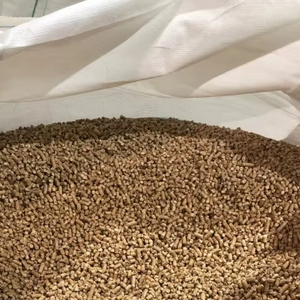 Briquette de bois de qualité supérieure pour un chauffage propre et efficace de haute qualité disponible en sacs et en vrac - Product Image 1