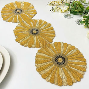 Camino de Mesa y Manteles Individuales Modernos Hechos a Mano con Cuentas Florales, Longitud Personalizada para Compradores de la UE, Decoración Bordada para Mesa - Product Image 2