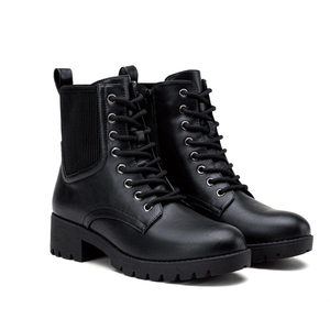 Ensemble de chaussures en cuir noir pour hommes, fabriquées avec du cuir de haute qualité et une semelle premium durable, adaptées au bureau - Product Image 2