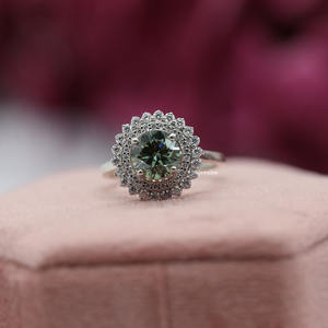Diamante cultivado en laboratorio de corte redondo verde, ajuste de Halo doble, lujoso anillo de compromiso de oro macizo de 18K, anillo de regalo para mujer IGI - Product Image 2