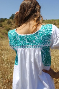 Vestido Maxi Oaxacano 100% Algodón, Talla Grande XL, Estilo Sexy, Estampado Floral, Silueta en A, Detalles de Crochet Jade, Bordado a Mano - Product Image 4