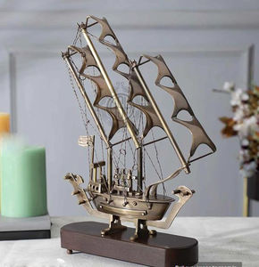 Maquette artisanale Navire en laiton Base en bois Nouveau style Navire nautique en laiton Article décoratif pour la maison et le bureau. - Product Image 3