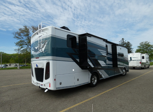 4UZACGFC6SCVY6836 Nouveau 2025 Luxe Classe A Camping-car Diesel Moteur Turbo Intérieur Premium Espace de Vie Extensible - Product Image 2