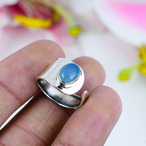 แหวนเงินแท้ 925 ประดับด้วยพลอยบลูแคลเซโดนีทรงรี วงกว้าง ทำด้วยมือ เครื่องประดับอัญมณีสำหรับผู้หญิง - Product Image 3