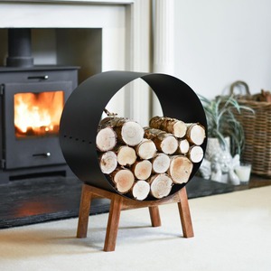Porte-bûches en fer forgé de style rustique avec panneaux latéraux décoratifs pour cabane intérieure ou rangement du bois de cheminée de lodge - Product Image 1