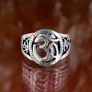 Desain unik Om agama kualitas tinggi cincin buatan tangan polos 925 perak murni perhiasan harga pabrik