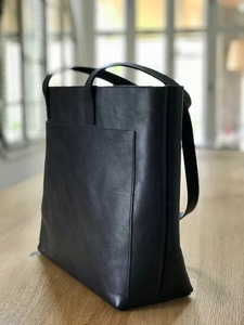 กระเป๋าถือหนังแท้สำหรับผู้หญิง ดีไซน์หรูหรา สไตล์เรโทร สะพายข้างหรือถือได้ พร้อมปรับแต่งสีและโลโก้ได้ รุ่น AV-0013 - Product Image 6