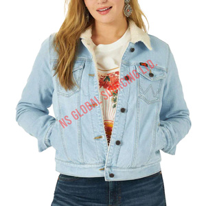 Chaqueta vaquera para mujer con costuras elegantes y tela cómoda diseñada para complementar varios conjuntos y proporcionar sin esfuerzo - Product Image 1