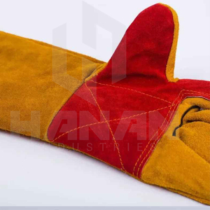 Gants de sécurité de soudage MIG en cuir fendu grain de vache anti-chaleur avec paume et pouce renforcés du Pakistan - Product Image 4